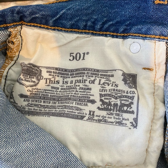 Authentic Levi 501 - Picture 3 of 5